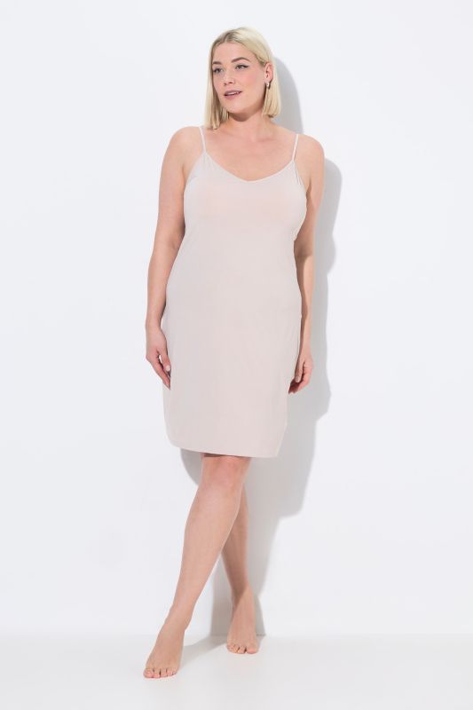 Combinette, coupe évasée. Décolleté V. Bretelles spaghetti