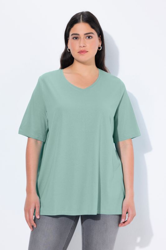 T-shirt à coupe évasée. Décolleté en V et manches courtes