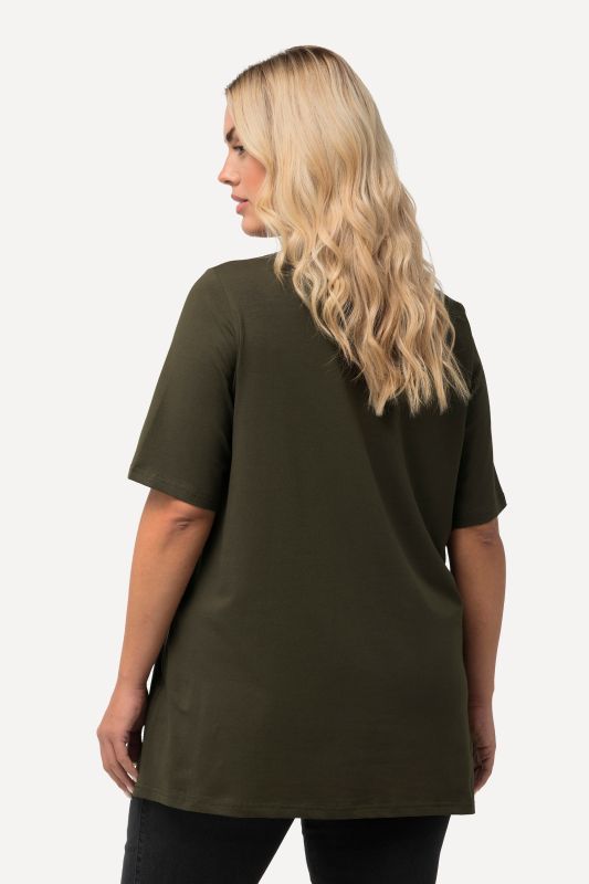 T-shirt à coupe évasée. Décolleté en V et manches courtes