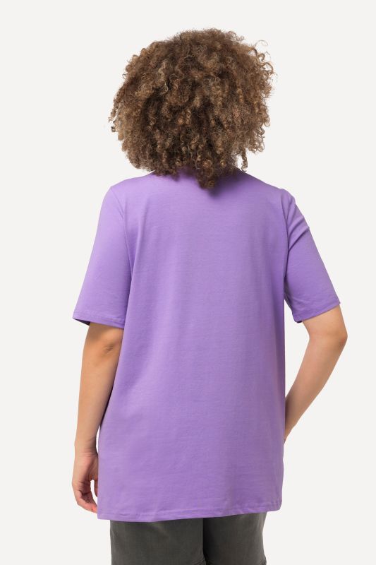 T-shirt à coupe évasée. Décolleté en V et manches courtes