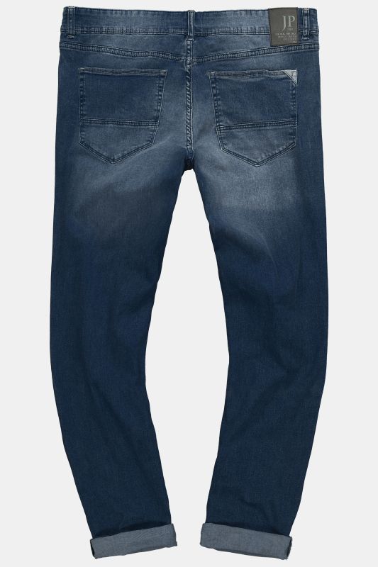 Jean Lightweight 5 poches, coupe Regular Fit et ventre confort - jusqu'au 38/74