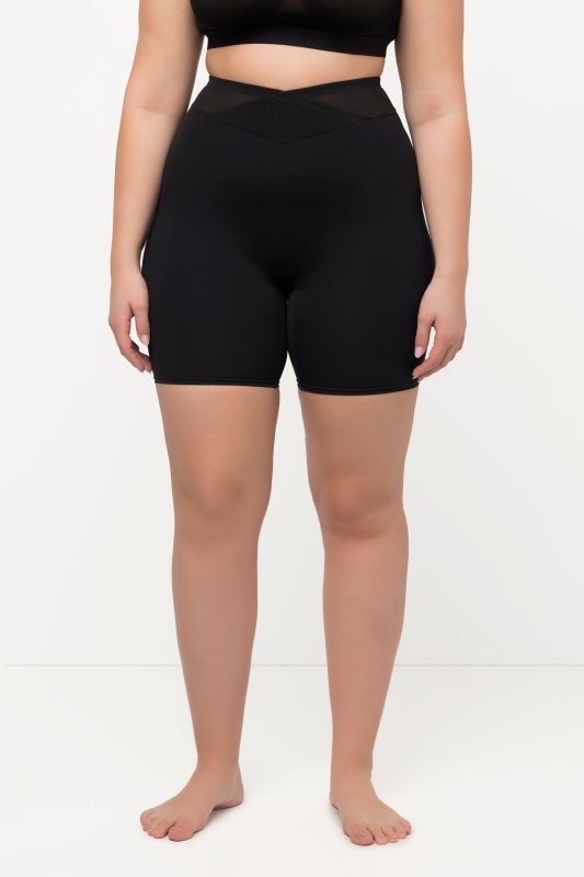 Bermuda gainant, taille haute. Large ceinture en mesh, effet cache-cœur