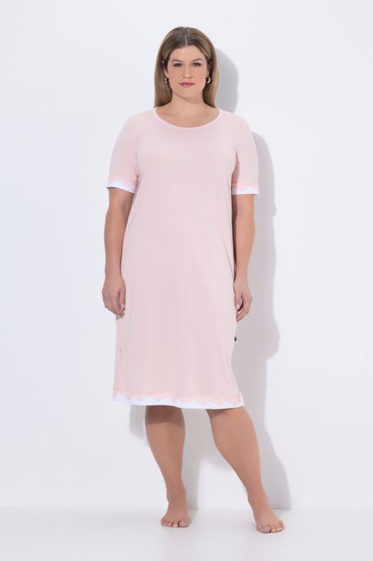 Chemise de nuit décolleté rond et manches courtes, liserés en dentelle