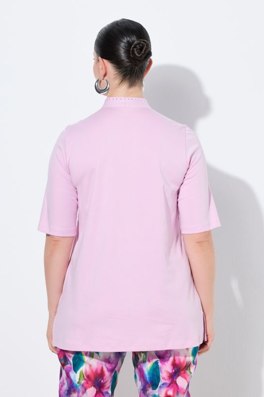 T-shirt à col cygne et manches courtes. Coupe évasée