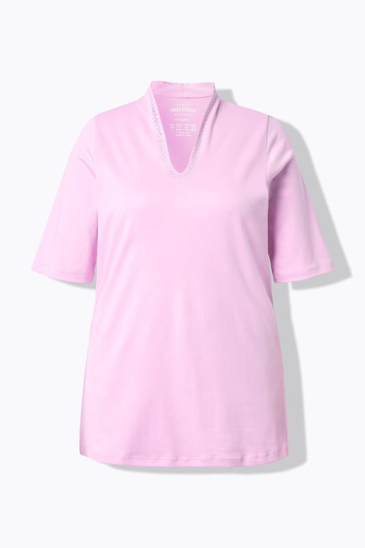 T-shirt à col cygne et manches courtes. Coupe évasée