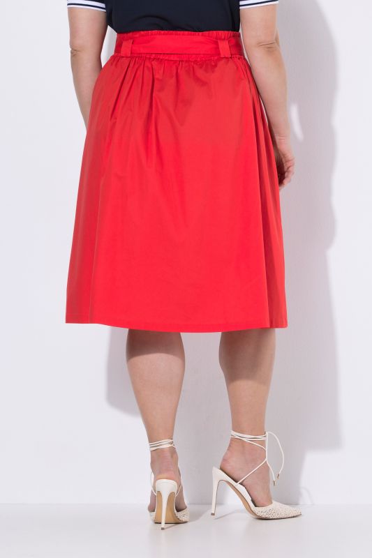 Jupe plissée, coupe évasée. Taille confortable à cordon