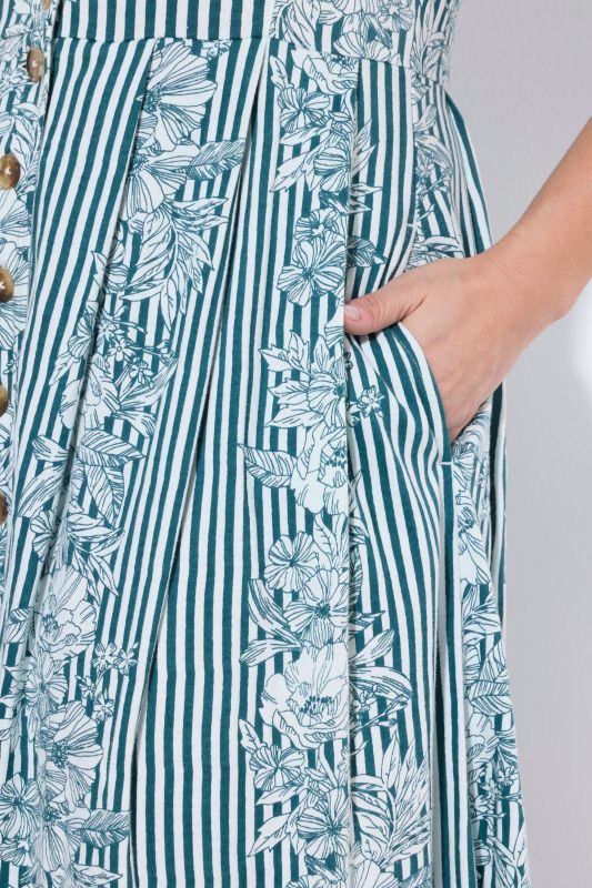 Robe maxi oversize en jersey. Décolleté rond et manches courtes. Imprimé à fleurs