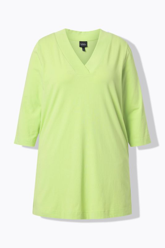 T-shirt long, coupe évasée. Décolleté en V et manches 3/4