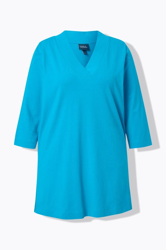 T-shirt long, coupe évasée. Décolleté en V et manches 3/4