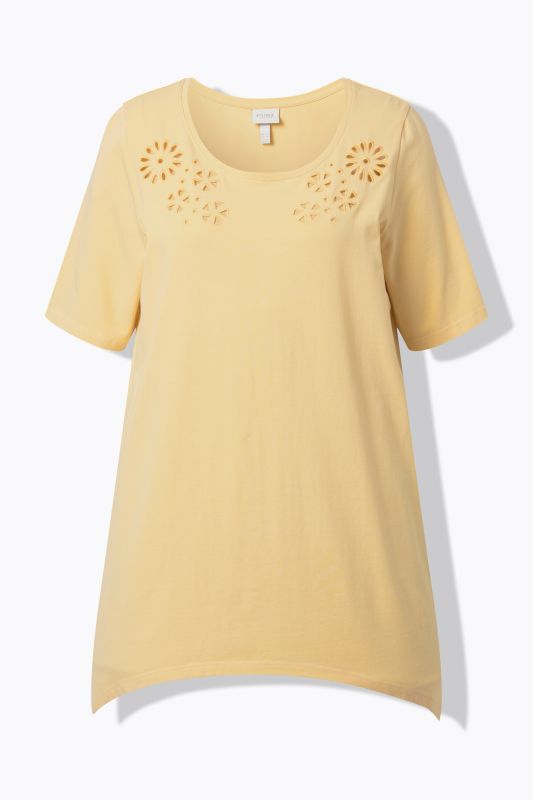 T-shirt avec broderies ajourées. Col rond et manches courtes. Coton bio.