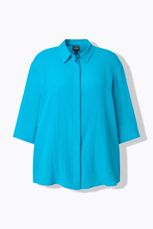 Chemisier à pli d'aisance. Manches 3/4 et col classique. Coupe évasée