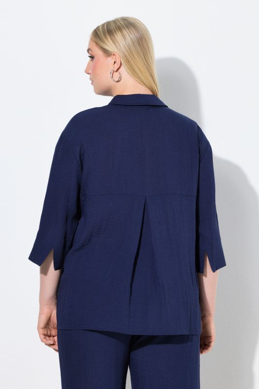 Chemisier à pli d'aisance. Manches 3/4 et col classique. Coupe évasée