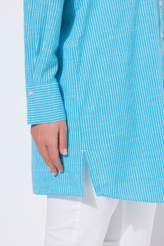 Chemisier long à rayures. Col classique, manches longues. Coupe évasée