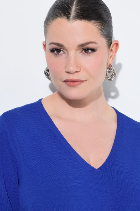 Pull manches courtes, décolleté en V, base élastique