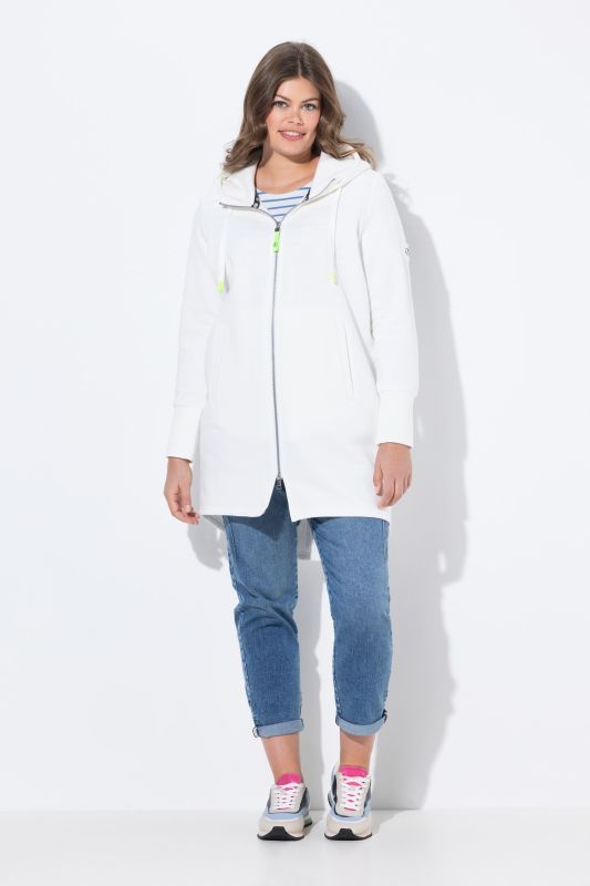 Veste à capuche en molleton. Coupe longue. Cordon de serrage dans la taille. Manches longues