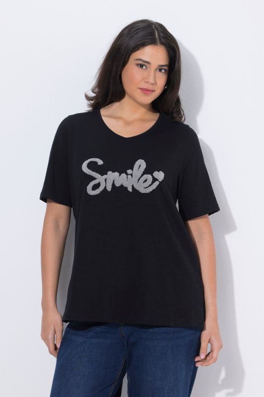T-shirt, coupe Classic. Col V et manches courtes. Message SMILE
