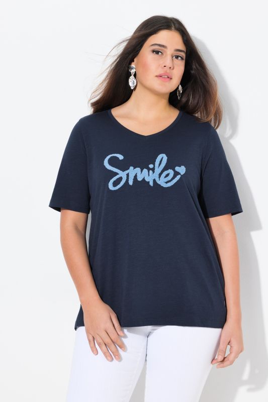 T-shirt, coupe Classic. Col V et manches courtes. Message SMILE