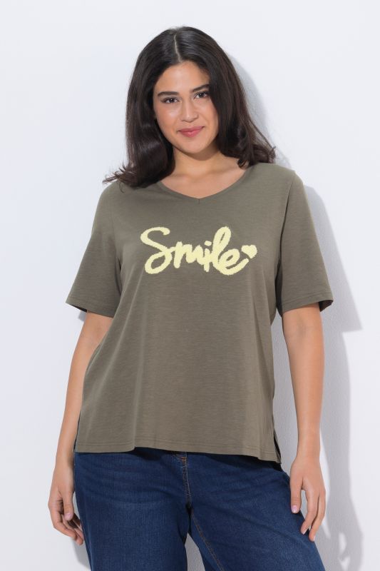 T-shirt, coupe Classic. Col V et manches courtes. Message SMILE