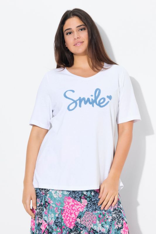 T-shirt, coupe Classic. Col V et manches courtes. Message SMILE