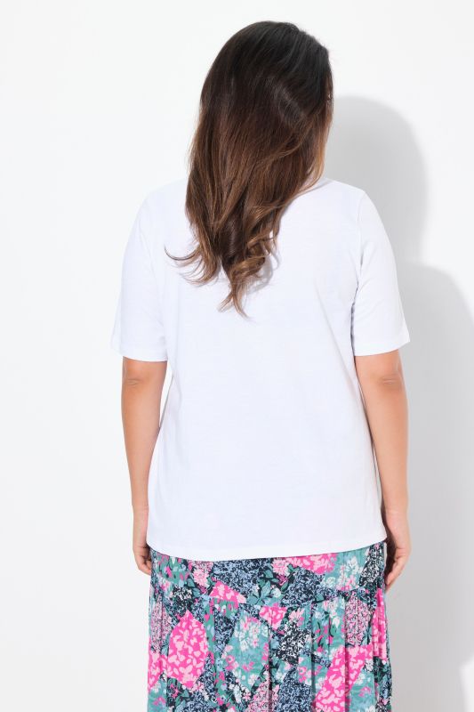 T-shirt, coupe Classic. Col V et manches courtes. Message SMILE