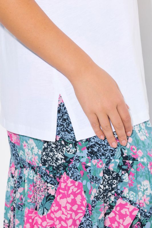 T-shirt, coupe Classic. Col V et manches courtes. Message SMILE