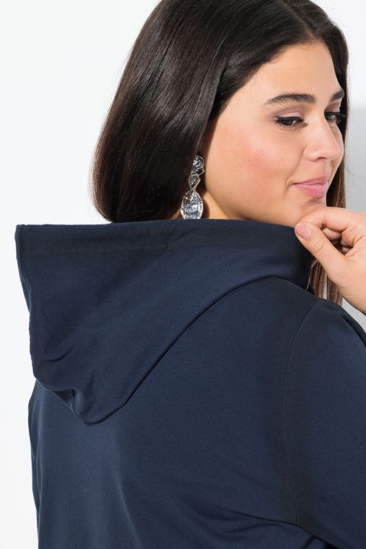 Veste à capuche. Manches longues. Effet « bombe de peinture »