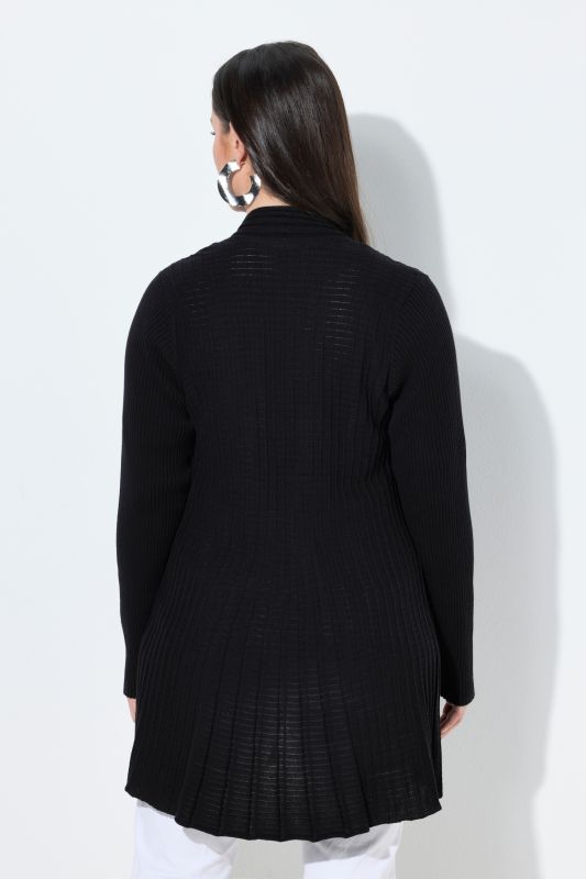 Cardigan plissé. Col châle et manches longues. Coupe évasée