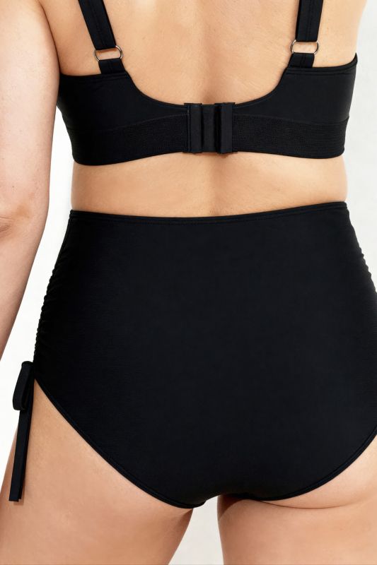 Bas de bikini. Doublé sur le devant. Cordons à froncer