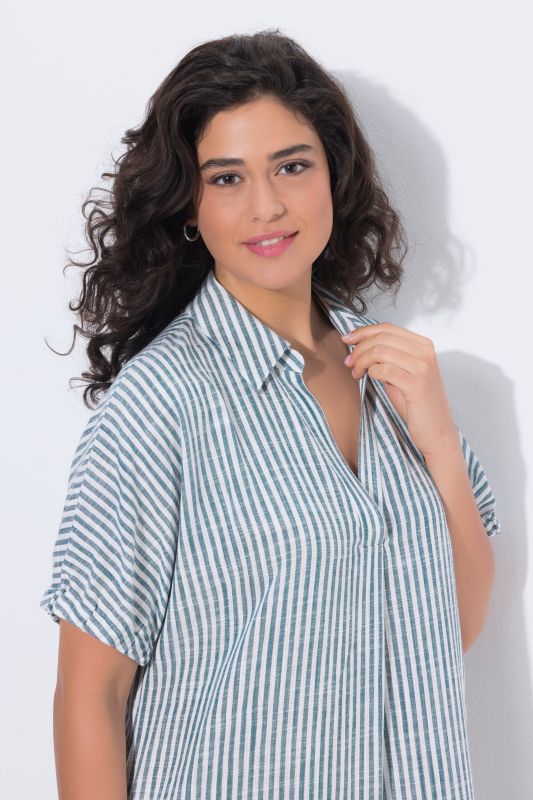 Robe oversize en lin mélangé. Rayures. Col chemise et manches courtes