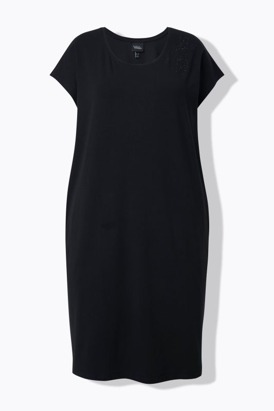 Robe oversize en jersey. Décolleté rond et manches courtes. Pierres fantaisie
