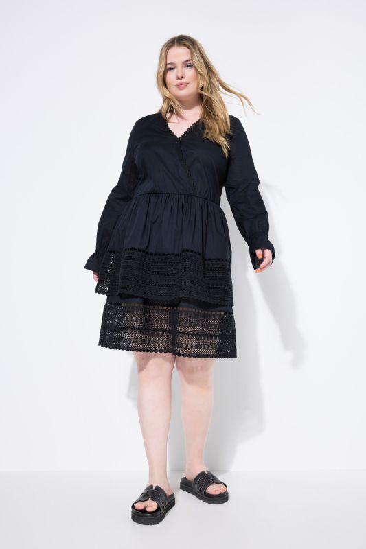 Robe midi, volants avec broderies et coupe évasée