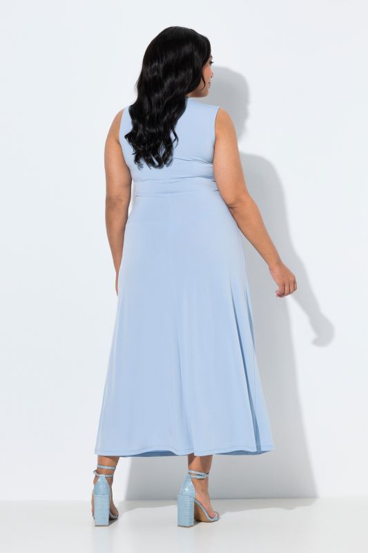 Robe maxi en jersey sans manches. Drapé féminin