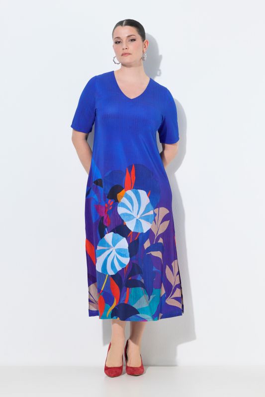 Robe midi en piqué au tombé fluide, motif floral, décolleté en V et manches courtes