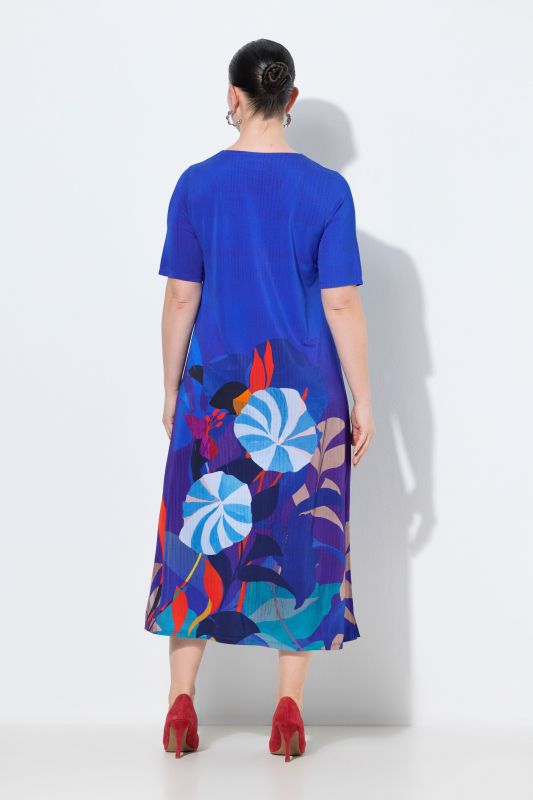 Robe midi en piqué au tombé fluide, motif floral, décolleté en V et manches courtes