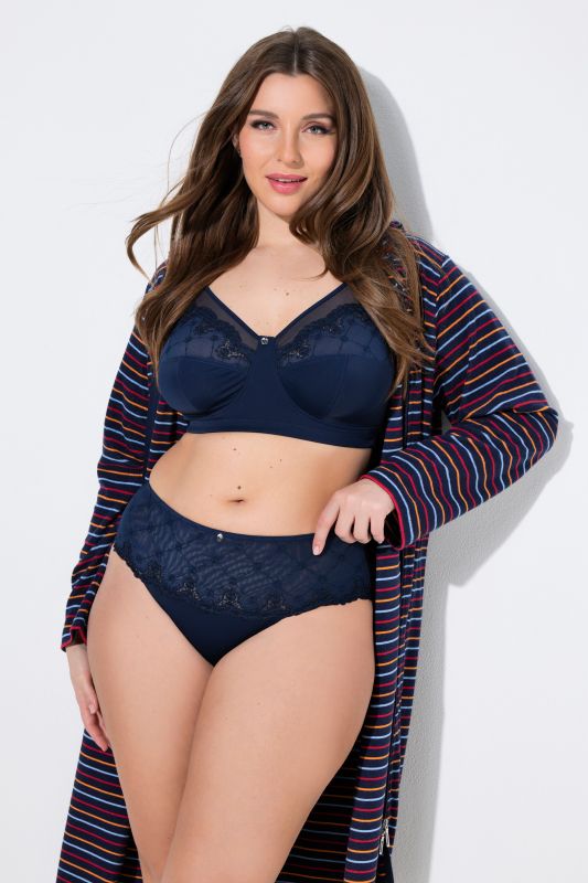 Hipster avec dentelle, dos en mesh