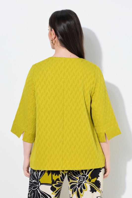 Veste encolure en V et manches&nbsp;3/4, petite agrafe en guise de fermeture