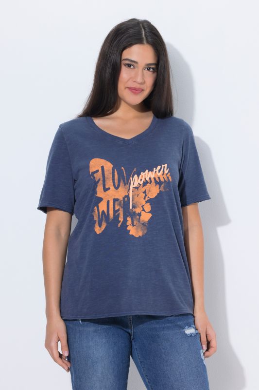 T-shirt motif papillon, décolleté en V et manches courtes, coupe Classic Fit