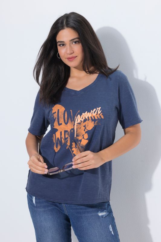 T-shirt motif papillon, décolleté en V et manches courtes, coupe Classic Fit