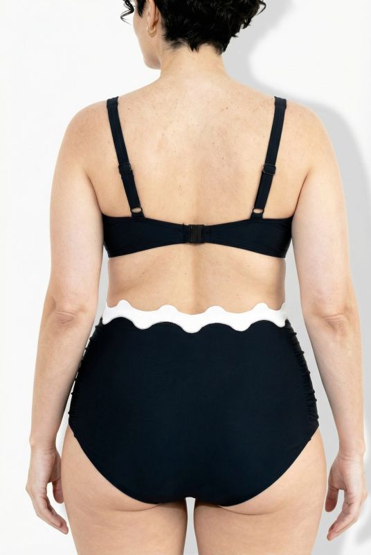 Bikini à bonnets souples, bretelles ajustables et finitions fantaisie en forme de vague, matière recyclée