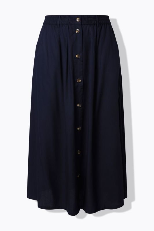 Robe maxi coupe évasée, plis à la taille et patte de boutonnage avec boutons aspect corne