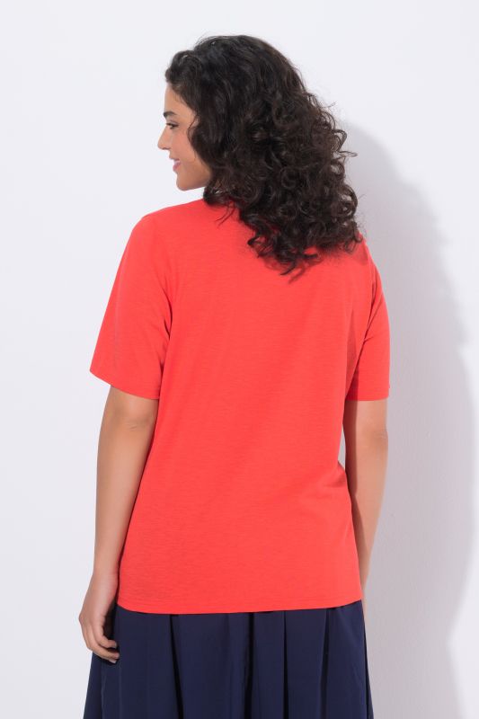 T-shirt motif fraises, coupe Classic Fit, col rond et manches courtes