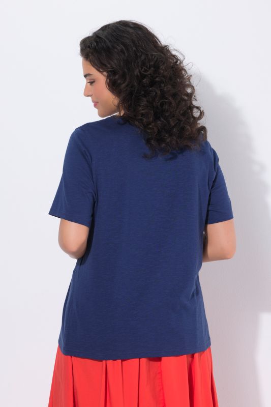 T-shirt motif fraises, coupe Classic Fit, col rond et manches courtes