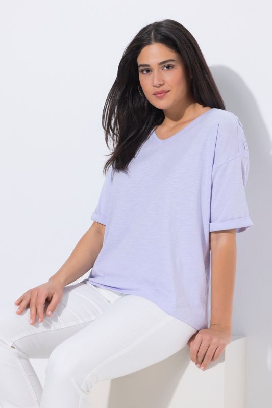 T-shirt oversize, épaules fendues, col en V et manches courtes