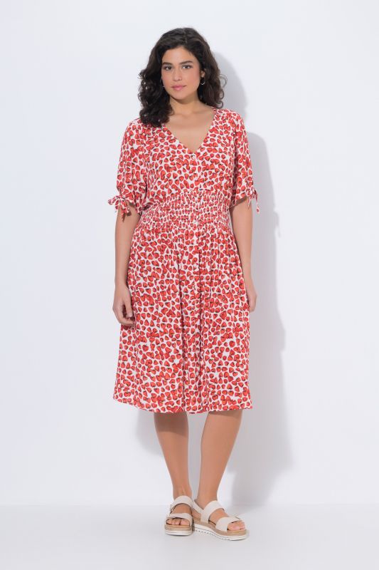 Robe midi motif fraises, manches courtes et décolleté en V, coupe évasée