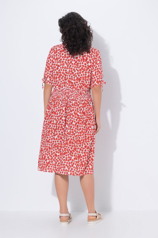 Robe midi motif fraises, manches courtes et décolleté en V, coupe évasée