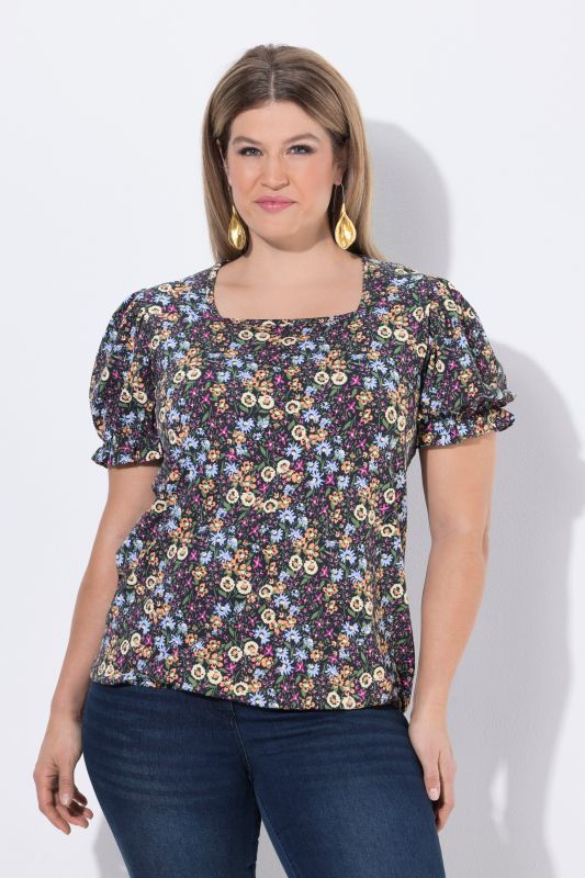 Blouse motif floral, manches courtes avec ruchés et décolleté carré