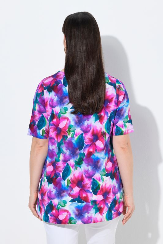 T-shirt au tombé fluide, motif floral esprit aquarelle, coupe évasée, col rond et manches courtes