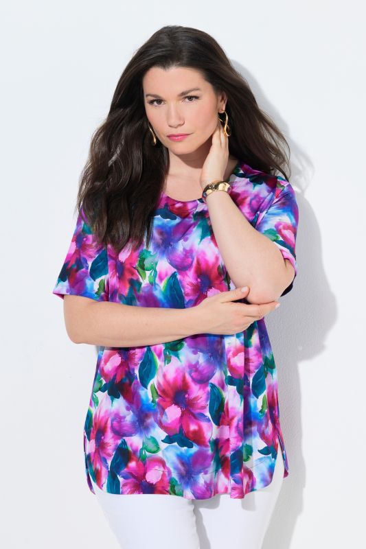 T-shirt au tombé fluide, motif floral esprit aquarelle, coupe évasée, col rond et manches courtes