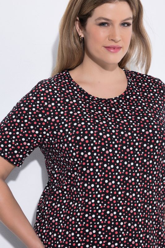 Chemise de nuit motif à pois, décolleté rond et manches courtes