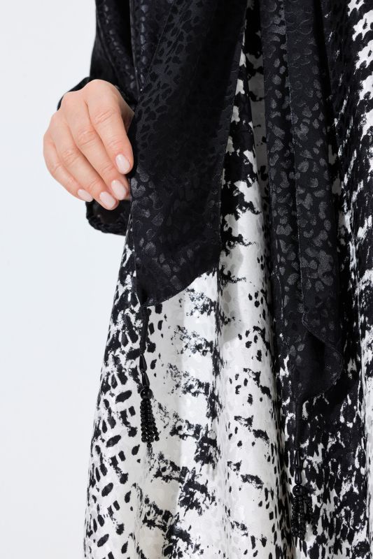 Robe avec lavallière, manches&nbsp;3/4 et col montant, coupe évasée